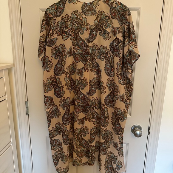 Dex flowy multi-season open top with side slits (3/4 length). - Picture 3 of 3